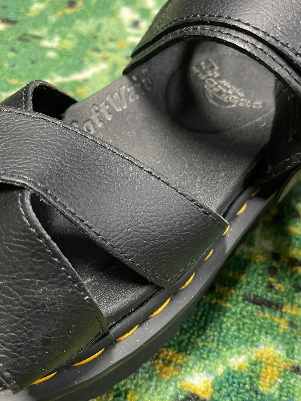 Dr. Martens Voss II sandals in black us 6